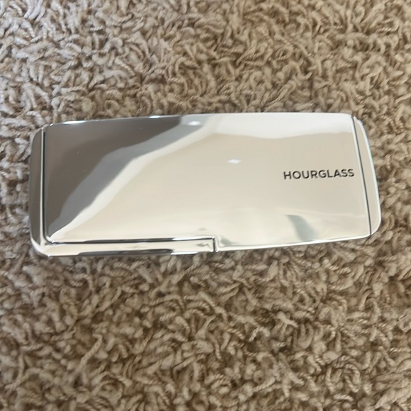 Hourglass Ambient Metallic Strobe Lighting Palette - Picture 2 of 3